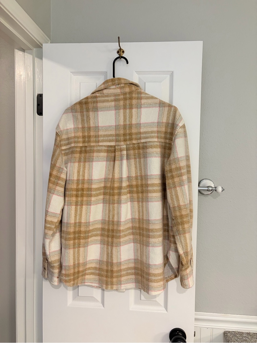 American Eagle Plaid Fleece Shacket Small Cream Tan Pink Flannel - Picture 9 of 9